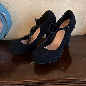 Y-Not? High heels size 7.